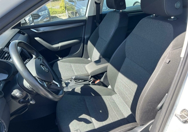 Skoda Octavia cena 76900 przebieg: 117610, rok produkcji 2019 z Pniewy małe 379
